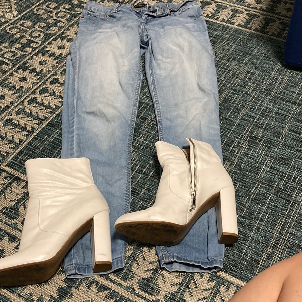 Light Wash NO RIP JEANS:)